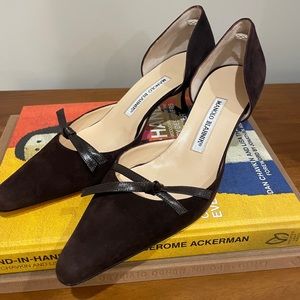 NWOT! Manolo Blahnik - Pointed Toe 🤎 Brown Suede Kitten Heel size 38